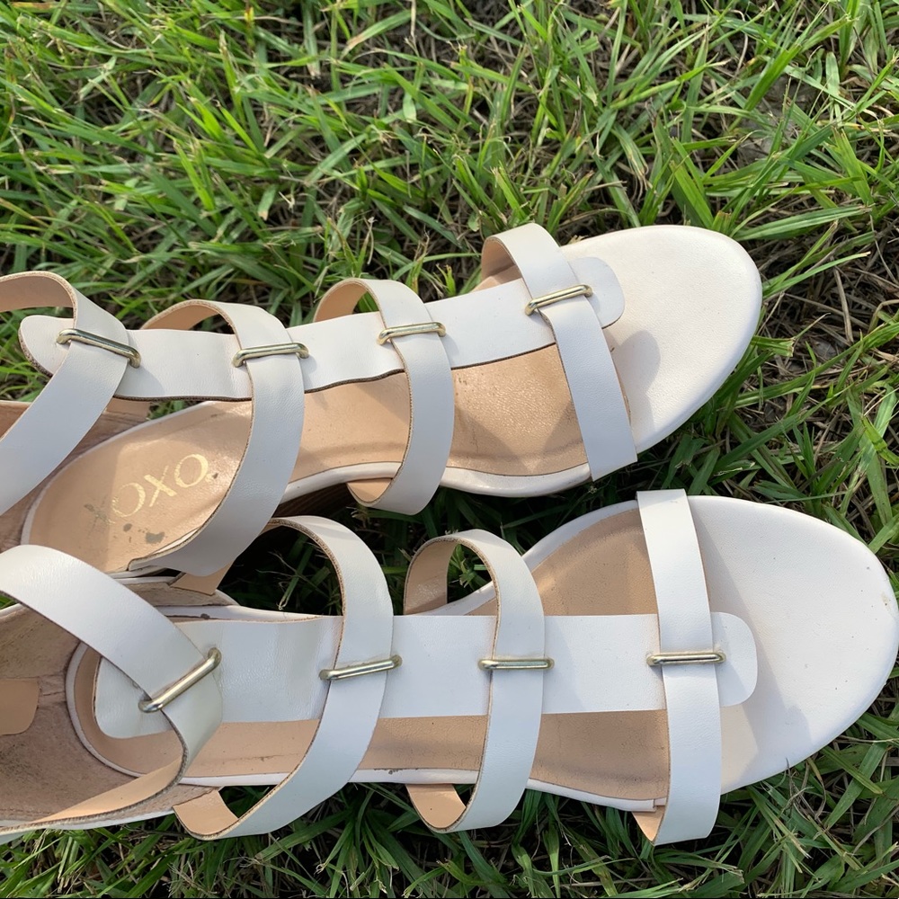 White and gold wedges